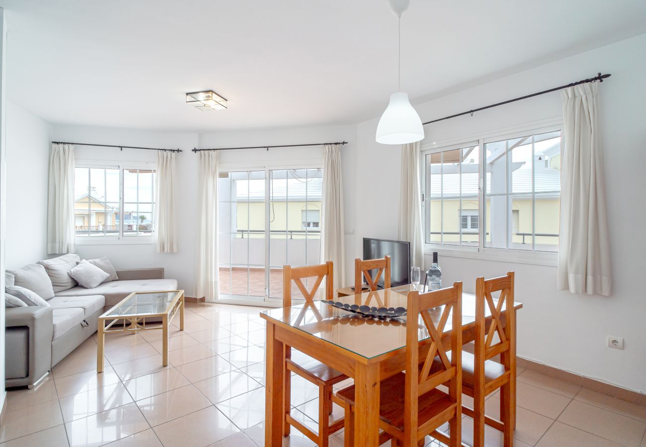 Apartamento en Nerja - Apartamento 2 dormitorios en la Playa Burriana Nerja con WiFi y Aire Acondicionado - Ref 340