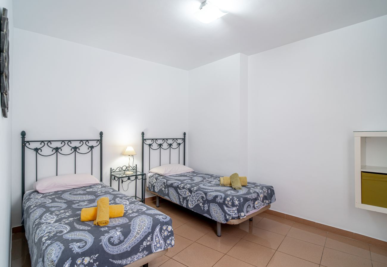 Apartamento en Nerja - Apartamento 2 dormitorios en la Playa Burriana Nerja con WiFi y Aire Acondicionado - Ref 340