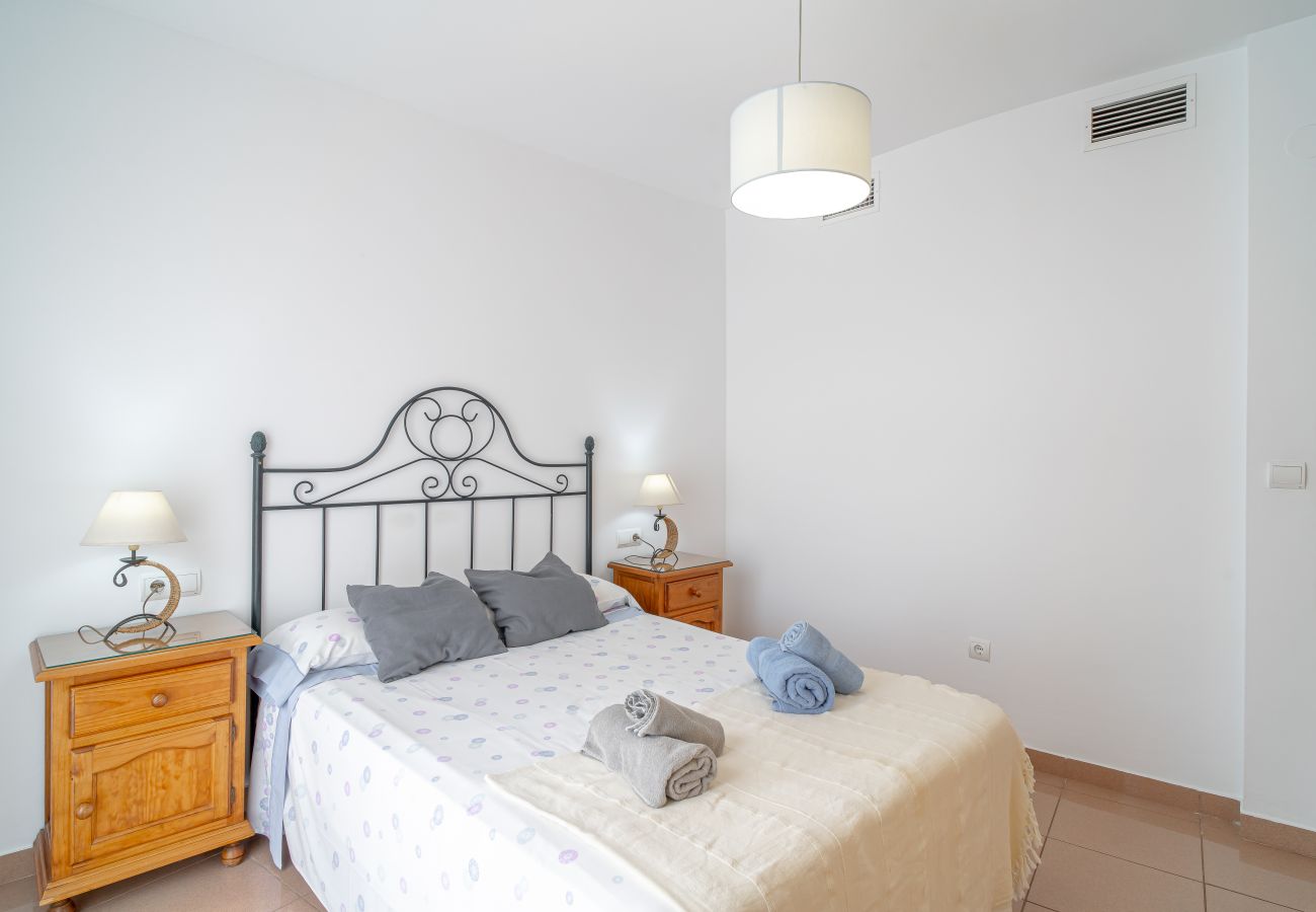 Apartamento en Nerja - Apartamento 2 dormitorios en la Playa Burriana Nerja con WiFi y Aire Acondicionado - Ref 340