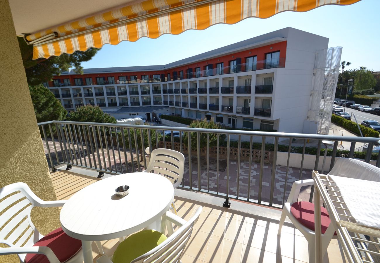 Apartamento en Cambrils - Pins i Mar:Terraza-Frente playa Cambrils-Wifi,A/C,satélite,ropa incluidos