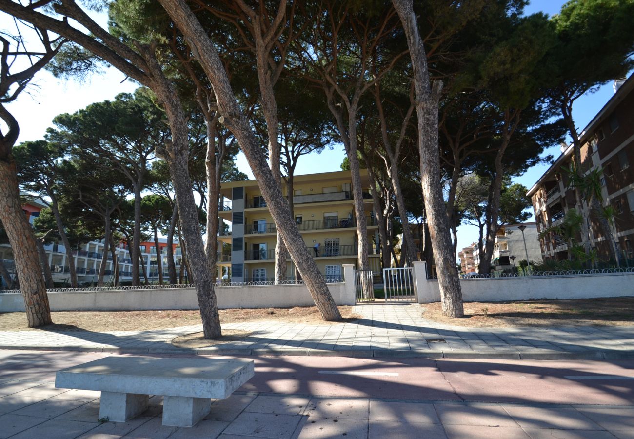 Apartamento en Cambrils - Pins i Mar:Terraza-Frente playa Cambrils-Wifi,A/C,satélite,ropa incluidos