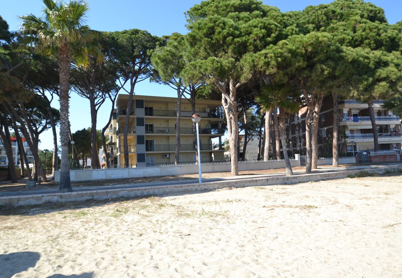 Apartamento en Cambrils - Pins i Mar:Terraza-Frente playa Cambrils-Wifi,A/C,satélite,ropa incluidos