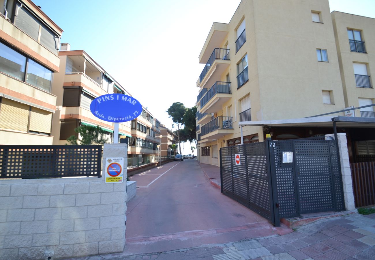 Apartamento en Cambrils - Pins i Mar:Terraza-Frente playa Cambrils-Wifi,A/C,satélite,ropa incluidos