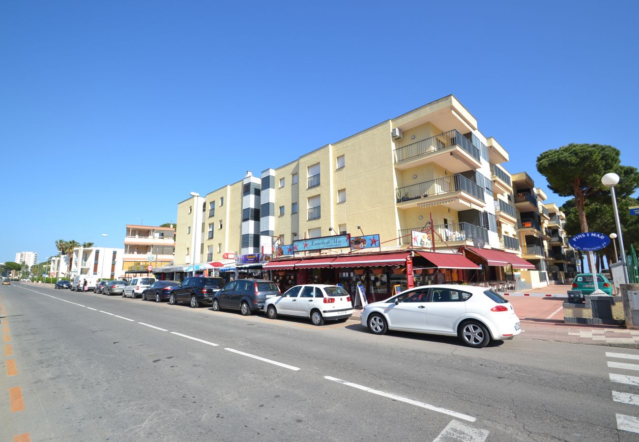 Apartamento en Cambrils - Pins i Mar:Terraza-Frente playa Cambrils-Wifi,A/C,satélite,ropa incluidos