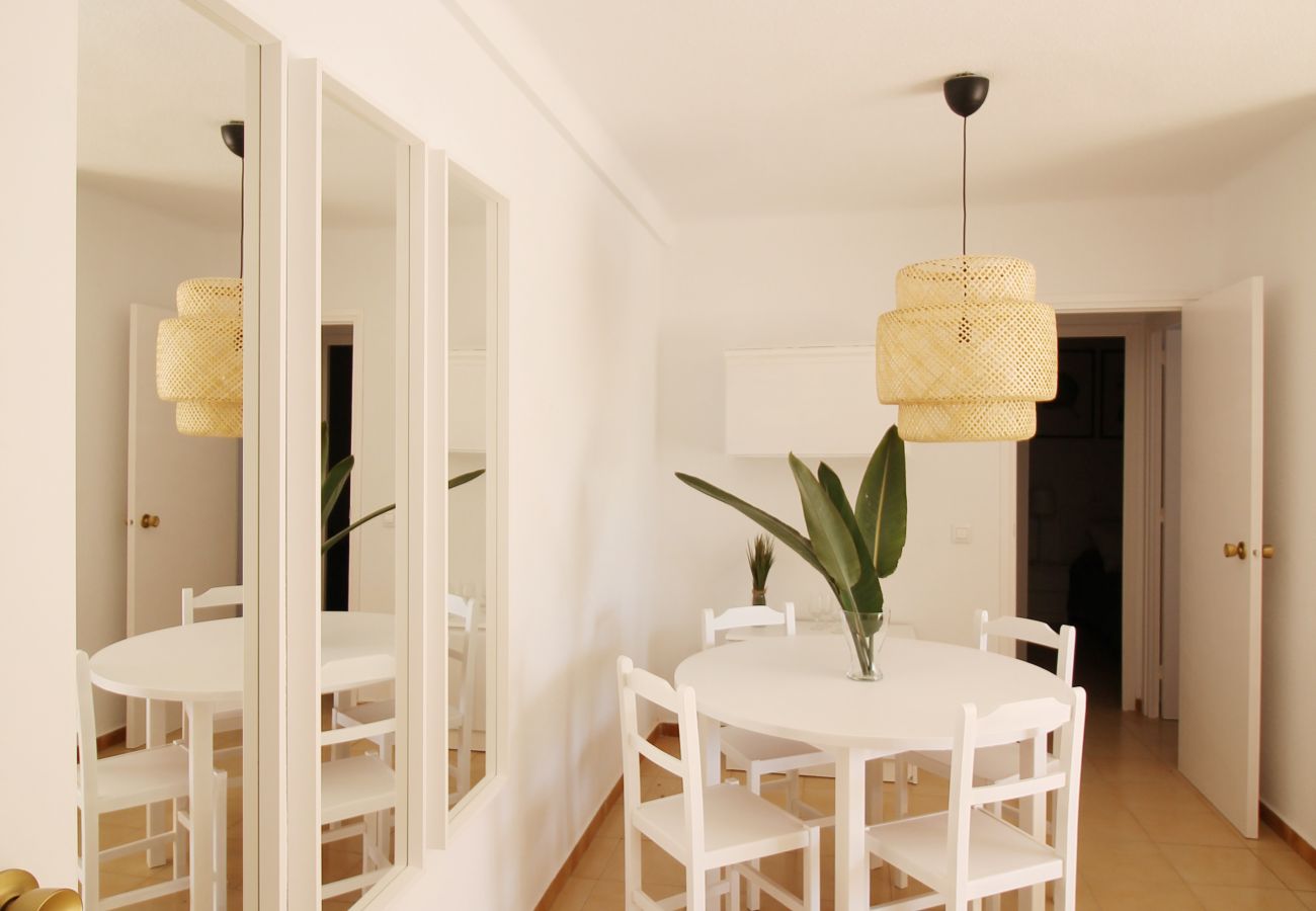 Apartamento en Cambrils - Pins i Mar:Terraza-Frente playa Cambrils-Wifi,A/C,satélite,ropa incluidos