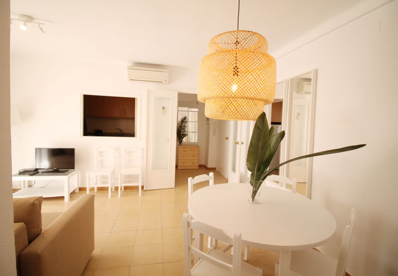 Apartamento en Cambrils - Pins i Mar:Terraza-Frente playa Cambrils-Wifi,A/C,satélite,ropa incluidos