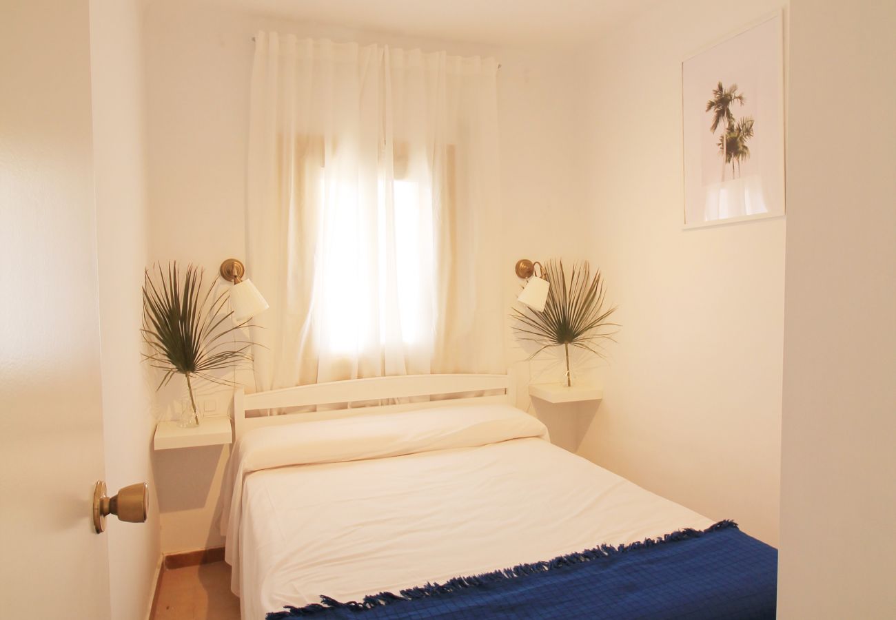 Apartamento en Cambrils - Pins i Mar:Terraza-Frente playa Cambrils-Wifi,A/C,satélite,ropa incluidos