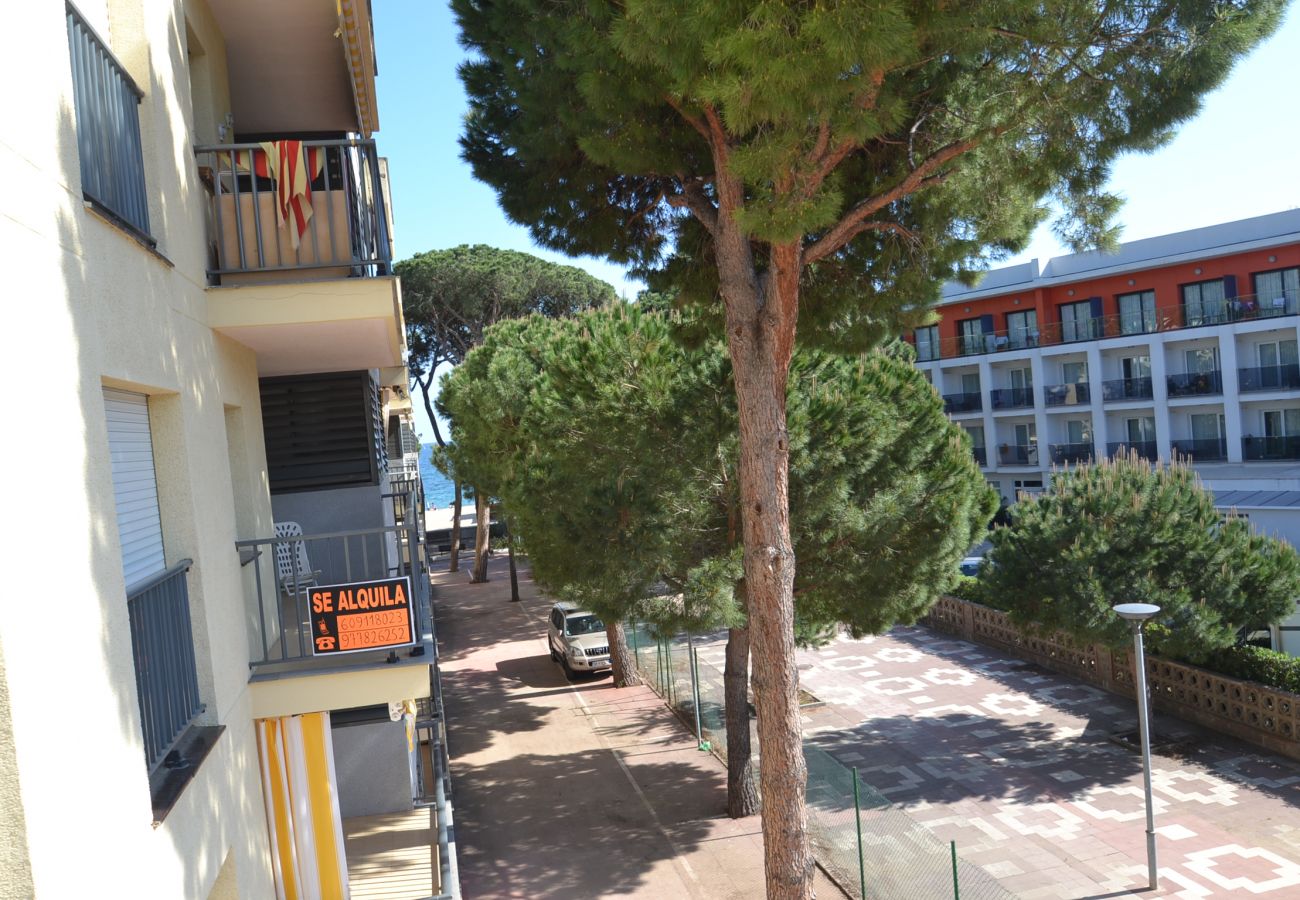 Apartamento en Cambrils - Pins i Mar:Terraza-Frente playa Cambrils-Wifi,A/C,satélite,ropa incluidos