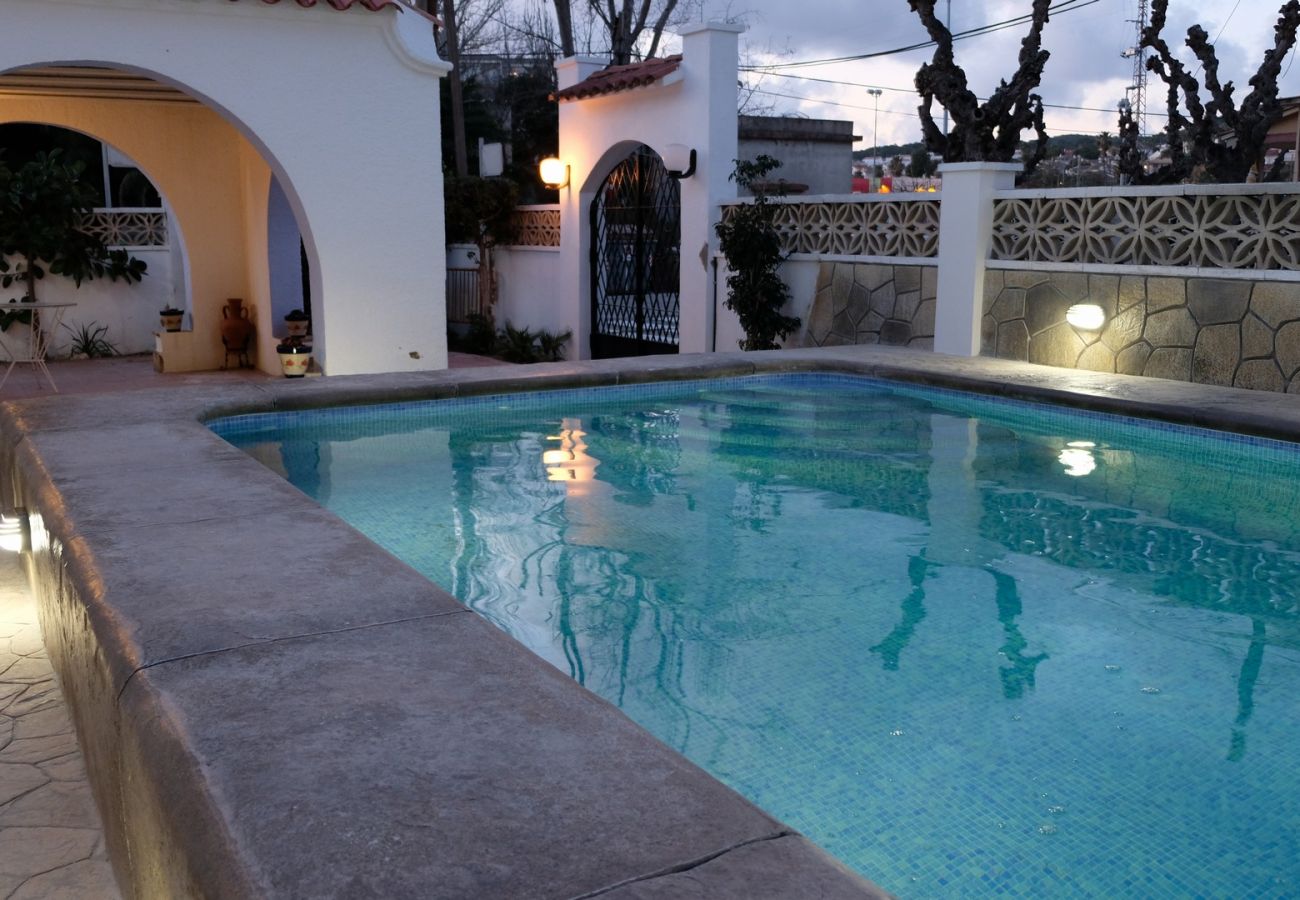 Villa en Calafell - R94 Moderna casa con piscina a 50 m de la playa Calafell