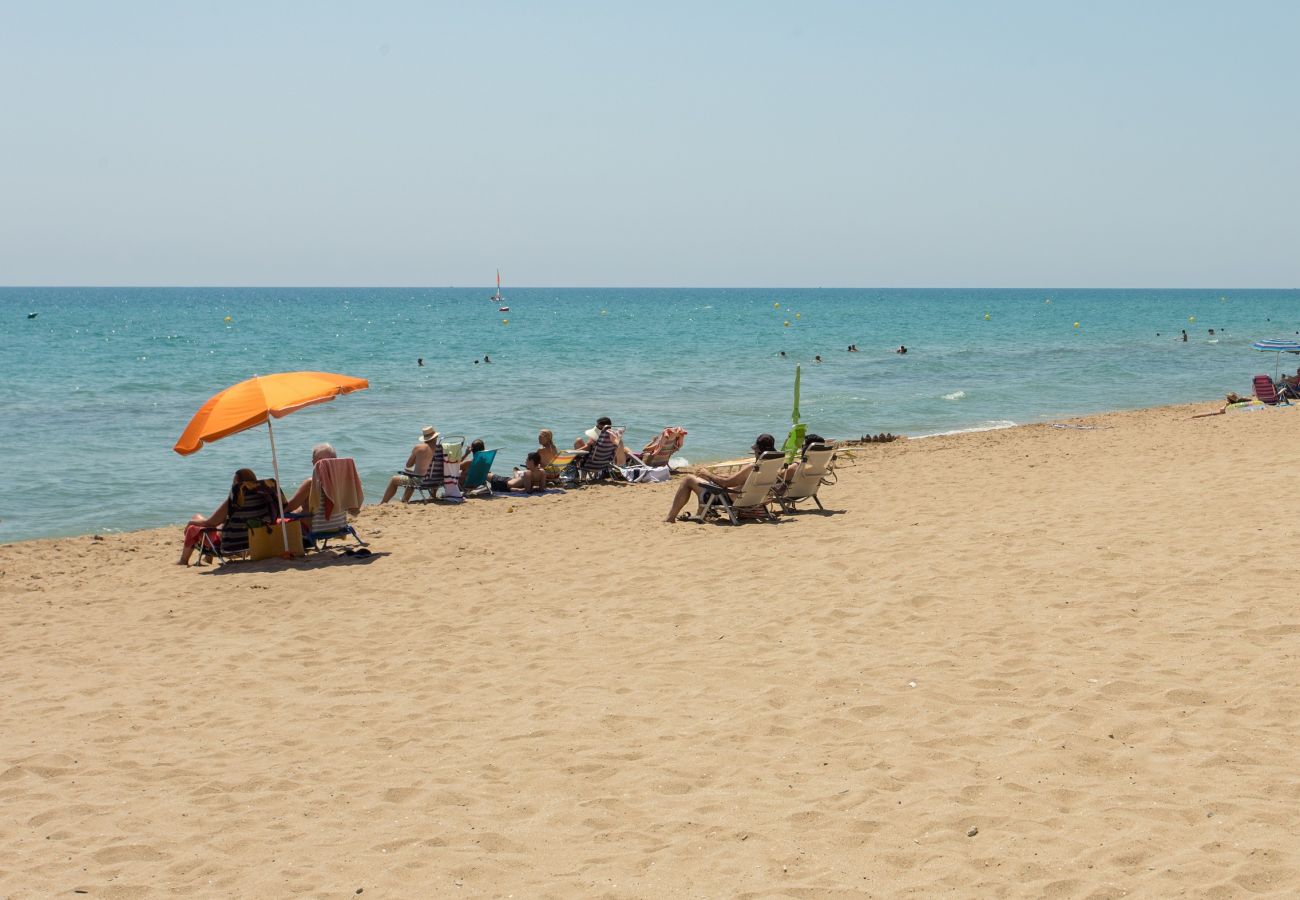 Casa adosada en Cunit - R35 Casa adosada para 8 personas 2 km de la playa