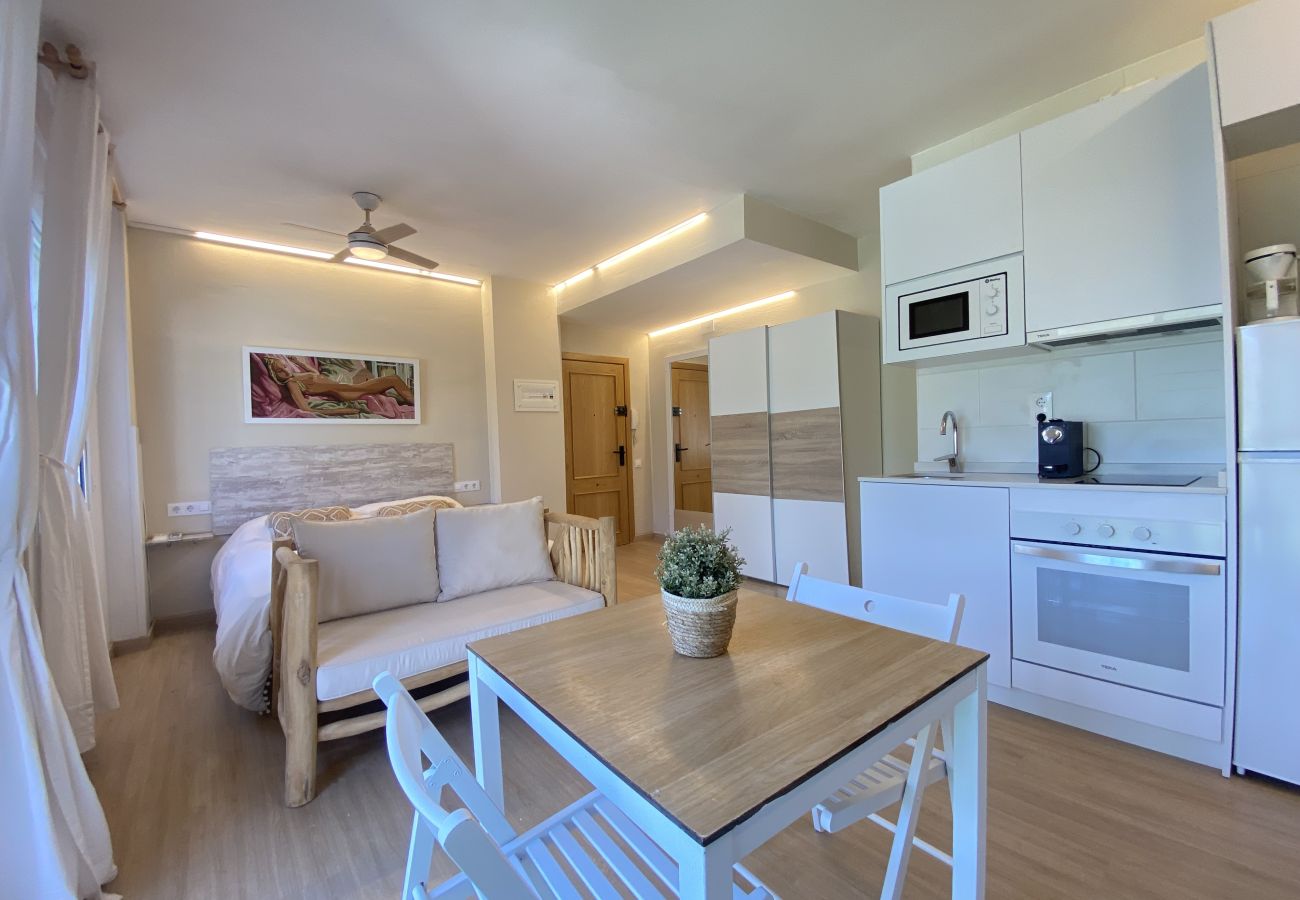 Apartamento en El Vendrell - R126 Apartamento a 30 metros de la playa con terraza y piscina