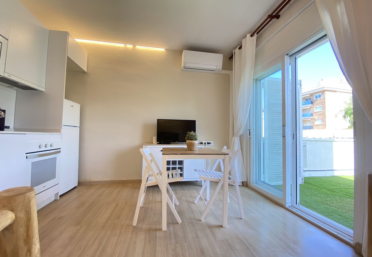 Apartamento en El Vendrell - R126 Apartamento a 30 metros de la playa con terraza y piscina