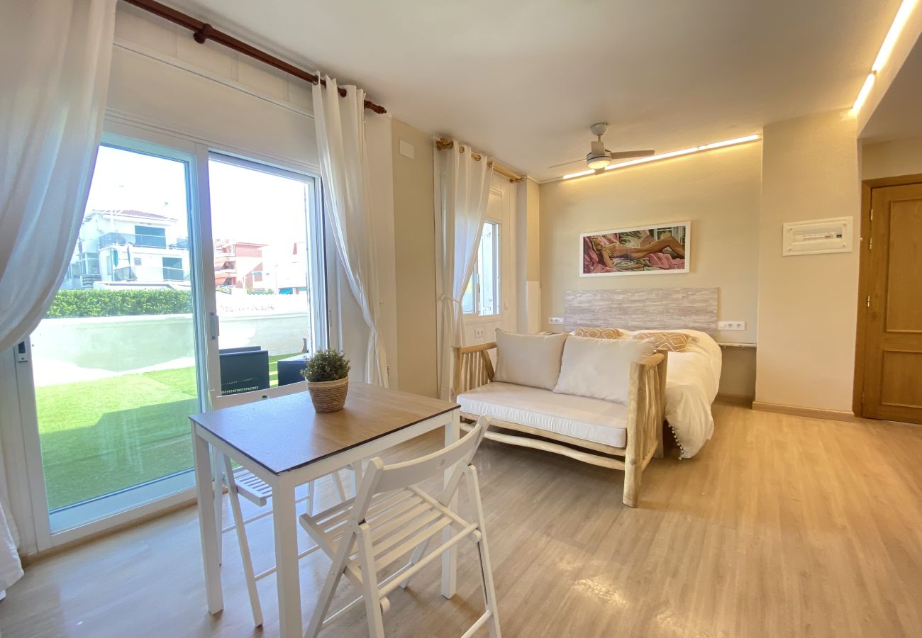 Apartamento en El Vendrell - R126 Apartamento a 30 metros de la playa con terraza y piscina