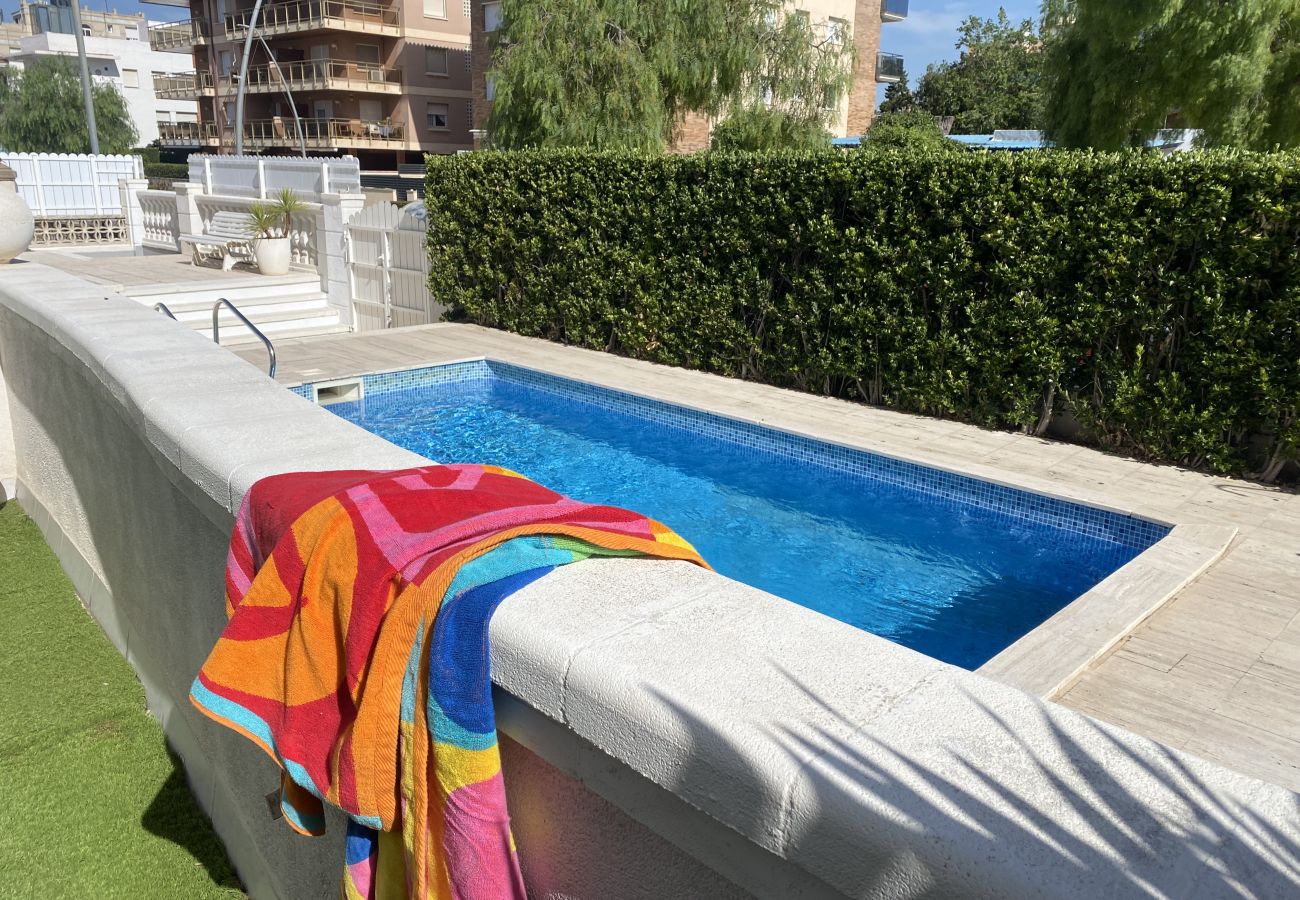 Apartamento en El Vendrell - R126 Apartamento a 30 metros de la playa con terraza y piscina