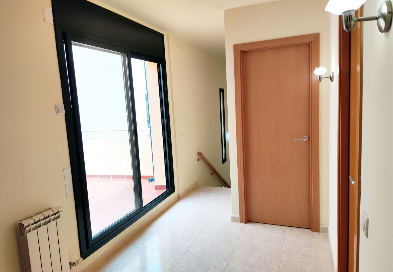 Casa adosada en Tarragona - TH40 Gran Casa con Jardín Privado y Terraza con Barbacoa en Tamarit