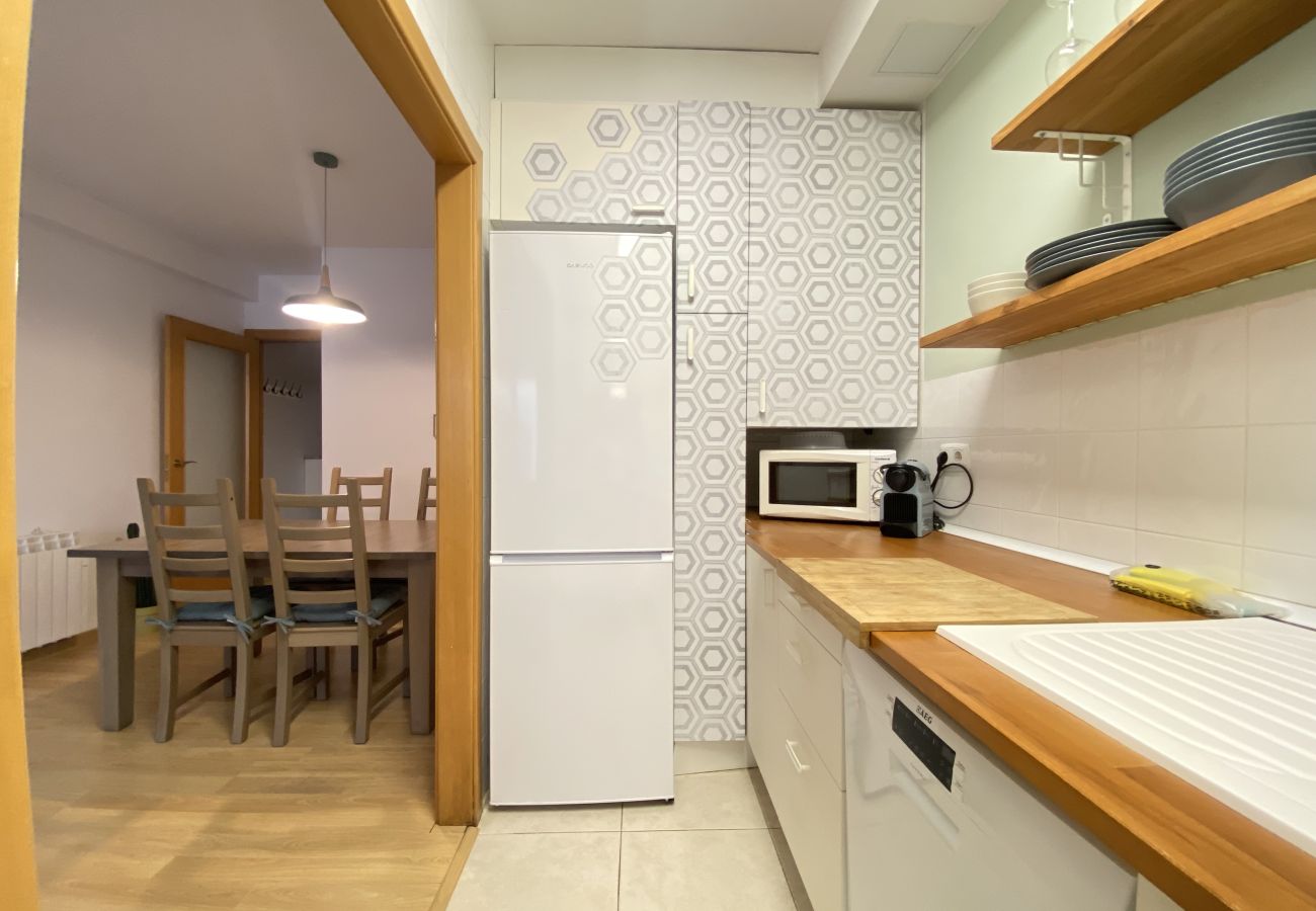 Apartamento en Calafell - R158 Moderno Apartamento con Terraza Cerca de la Playa