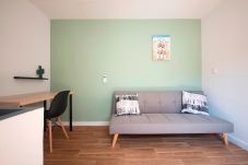 Rent by room in Tarragona - Modern Room with Terrace Santes Creus 1