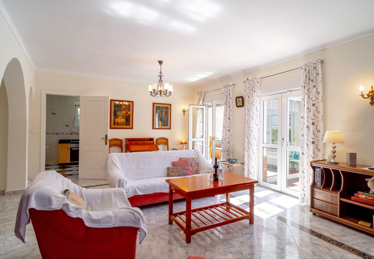 Villa in Nerja - Spacious Villa with private pool and Air Conditioning In Nerja Ref 403