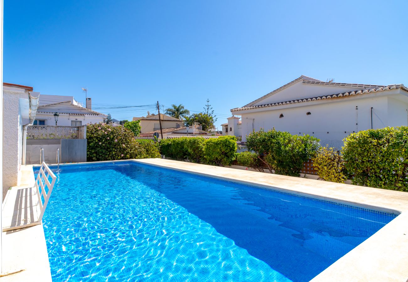 Villa in Nerja - Spacious Villa with private pool and Air Conditioning In Nerja Ref 403