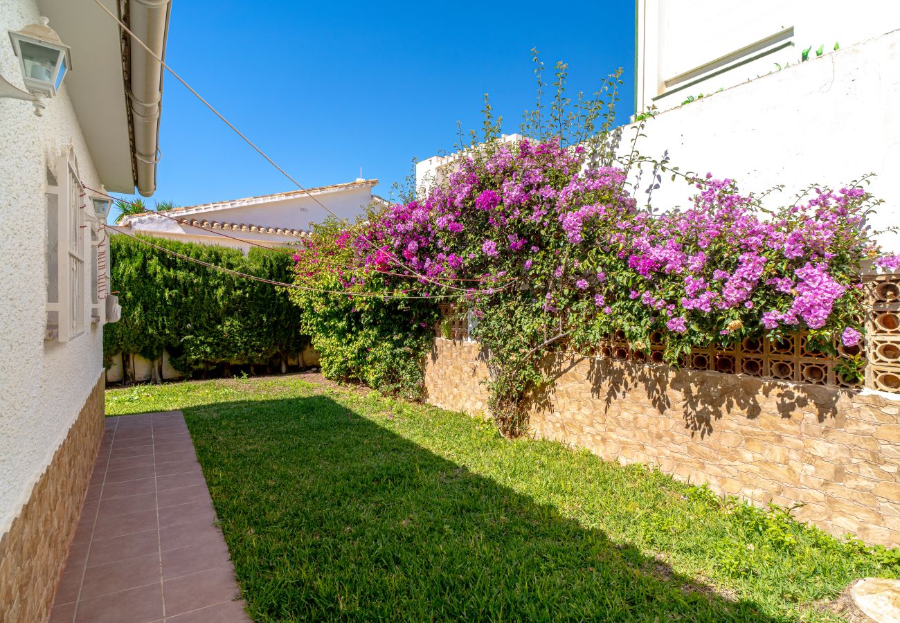 Villa in Nerja - Spacious Villa with private pool and Air Conditioning In Nerja Ref 403