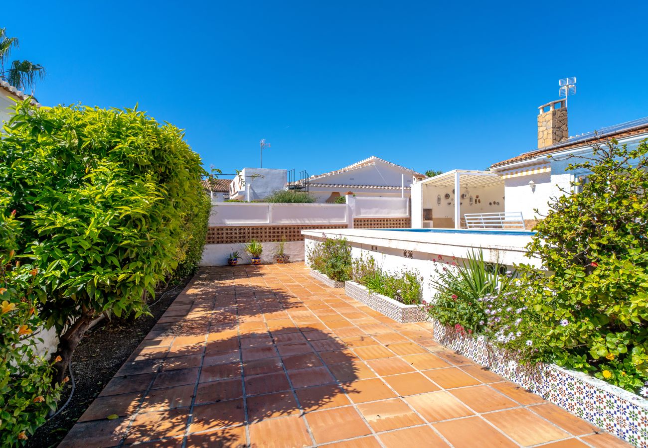 Villa in Nerja - Spacious Villa with private pool and Air Conditioning In Nerja Ref 403