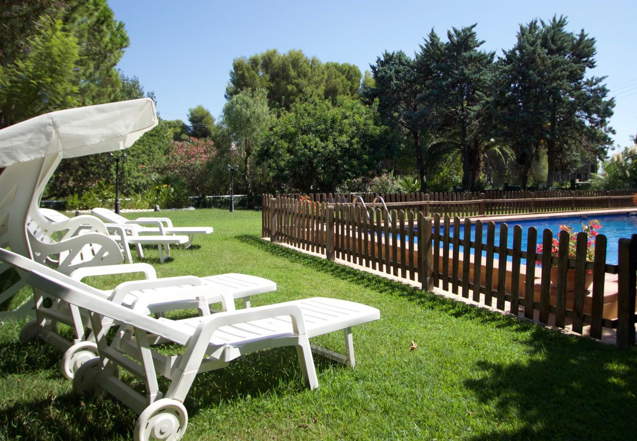 Villa in Roda de Barà - R44 Magnificent villa for 12 with large garden and pool 800 m from the beach