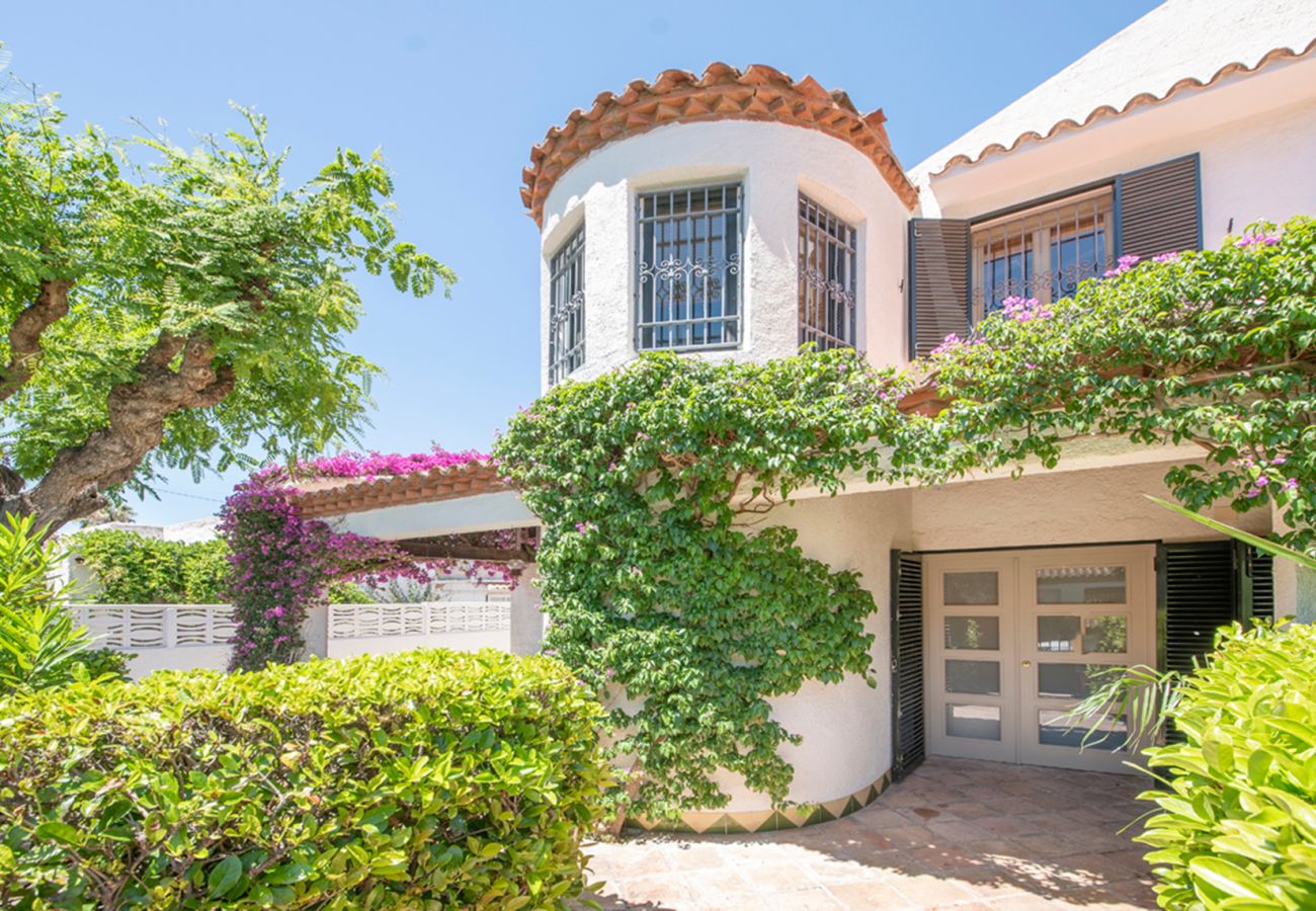 Villa in Cambrils - TH129 Villa Marinada near the Beach