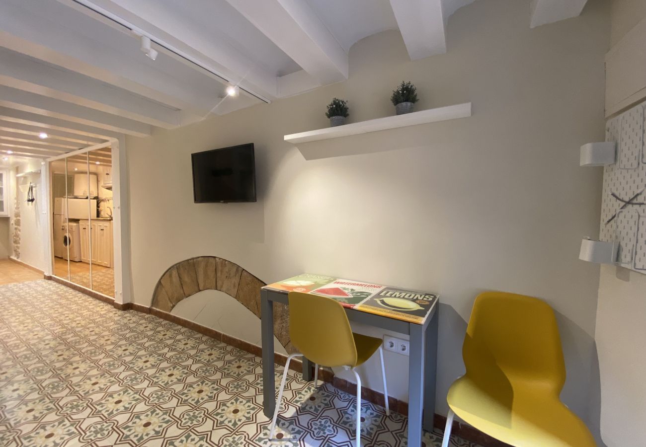 Studio in Tarragona - TH143 Cosy Studio Apartment with Air Conditioning