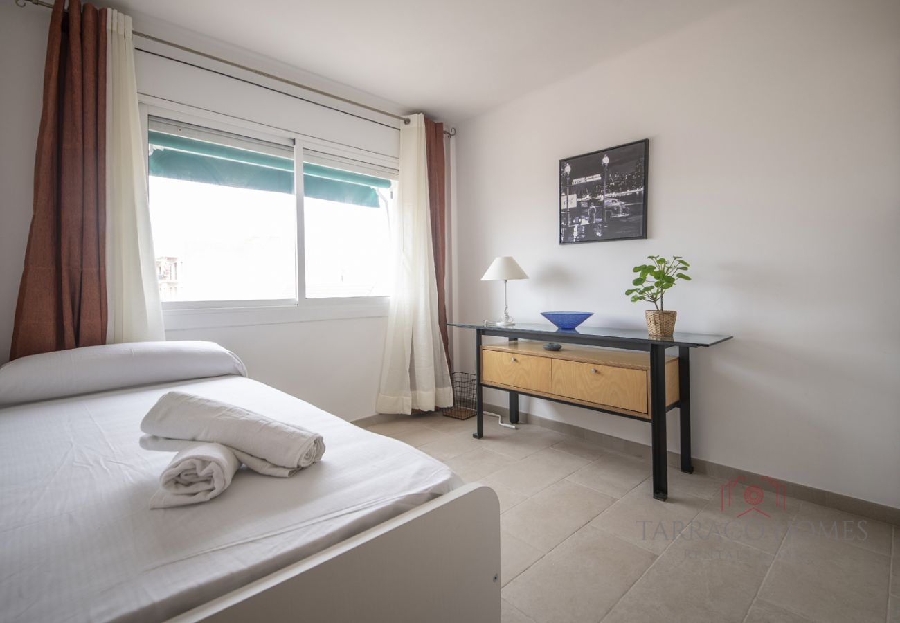 Apartment in Torredembarra - TH106 Bright apartment near Torredembarra beach