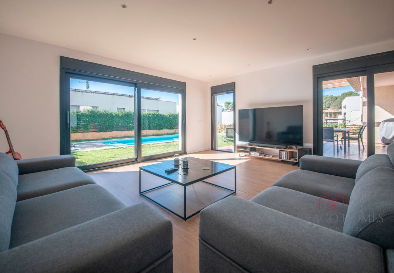 Villa in El Catllar - TH130 Modern house close to Golf Costa Dorada