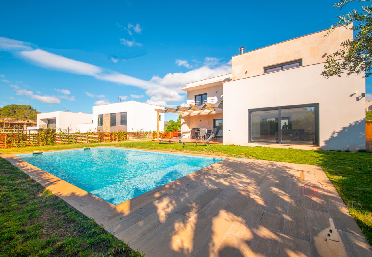 Villa in El Catllar - TH130 Modern house close to Golf Costa Dorada