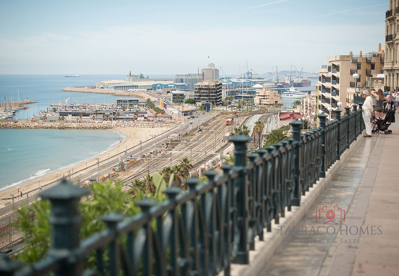 Apartment in Tarragona - TH08 Central Apartment with Private Patio in Tarragona