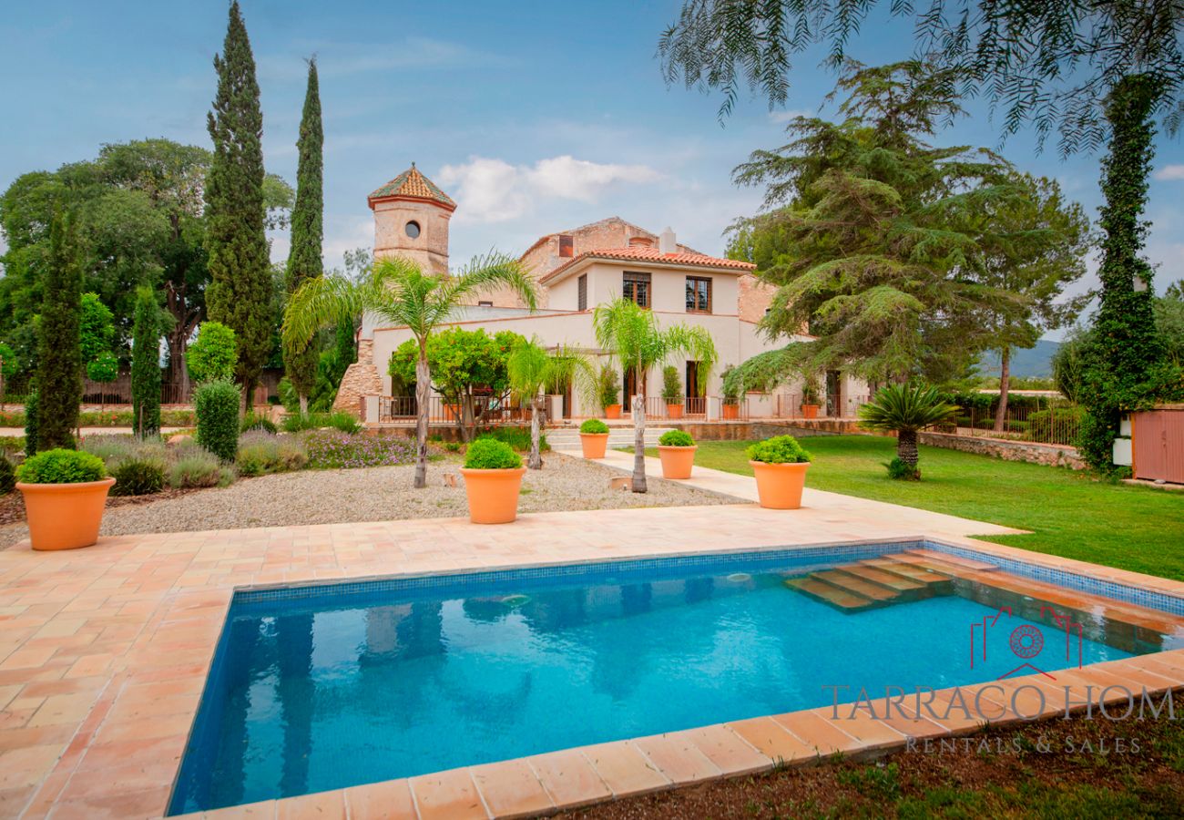 Villa in Valls - TH101 Mas Bell Deluxe Masia with Pool and Large Garden