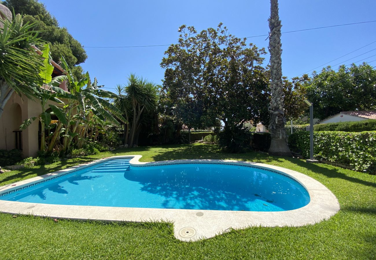 Villa à Segur de Calafell - R84 Villa avec piscine, court de tennis et jardin à 1km de la plage