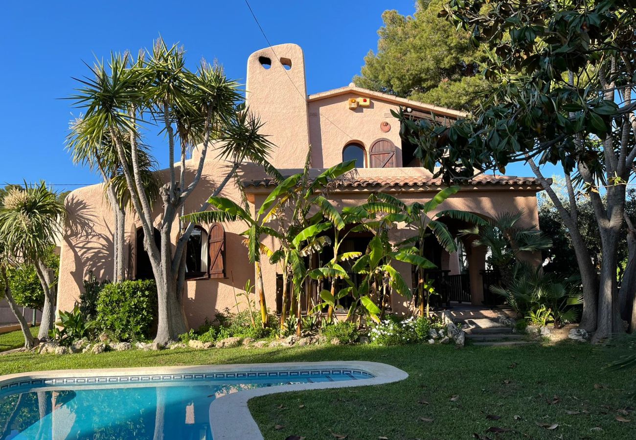 Villa à Segur de Calafell - R84 Villa avec piscine, court de tennis et jardin à 1km de la plage