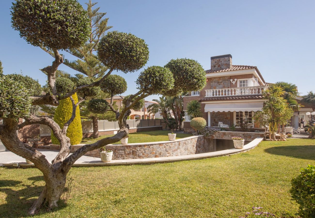 Villa à Calafell - R60 Magnifique villa avec piscine et jardin à 800m de la plage de Calafell