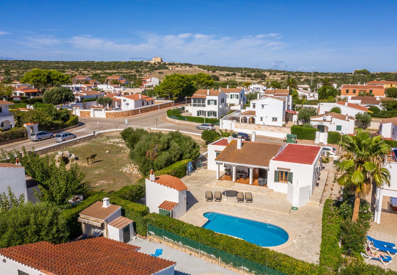 Villa Paco avec piscine et zone de terrasse et barbecue