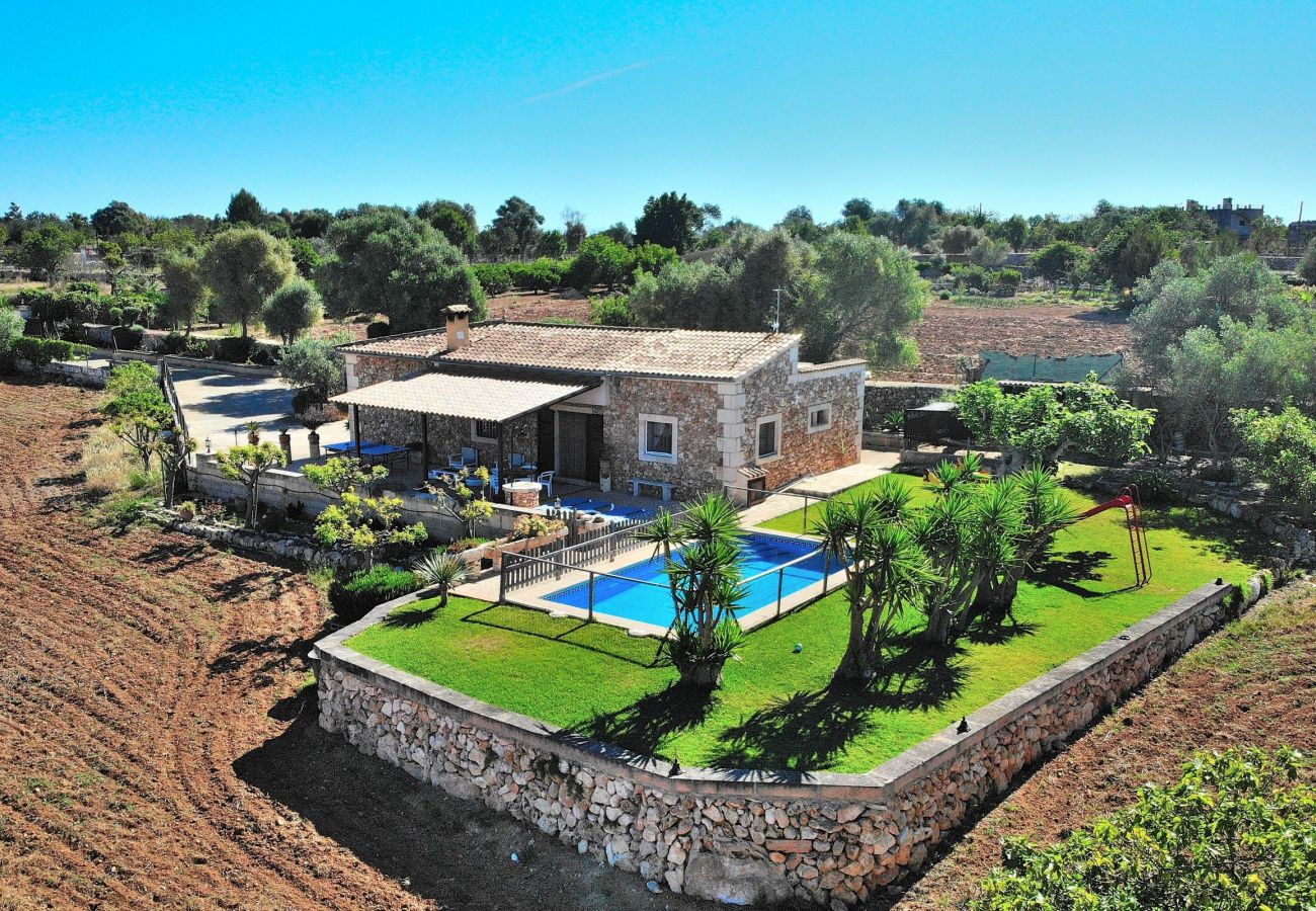 Особняк на Santa Margalida - Es Bosquerró 054 fantástica finca con piscina vallada, zona infantil, terraza, barbacoa y WiFi