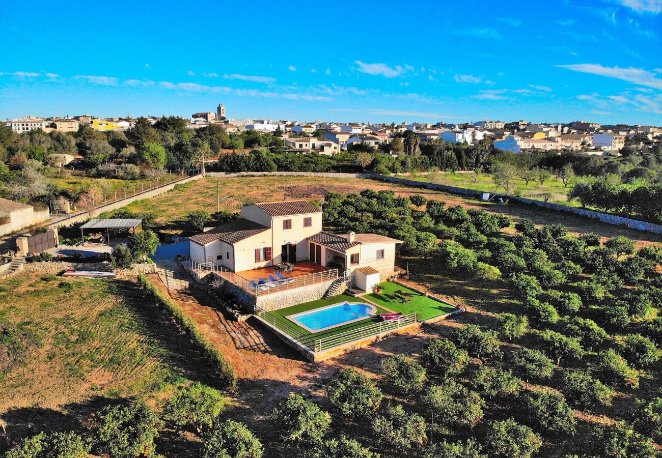 Особняк на Muro - Els Tarongers 081 fantástica finca con piscina privada, aire acondicionado, terraza y barbacoa