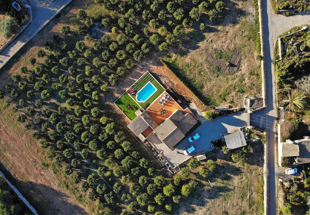 Особняк на Muro - Els Tarongers 081 fantástica finca con piscina privada, aire acondicionado, terraza y barbacoa