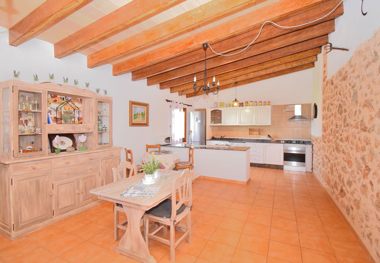 Особняк на Llubi - Son Sitges 139 acogedora finca con piscina privada, zona infantil, terraza y barbacoa