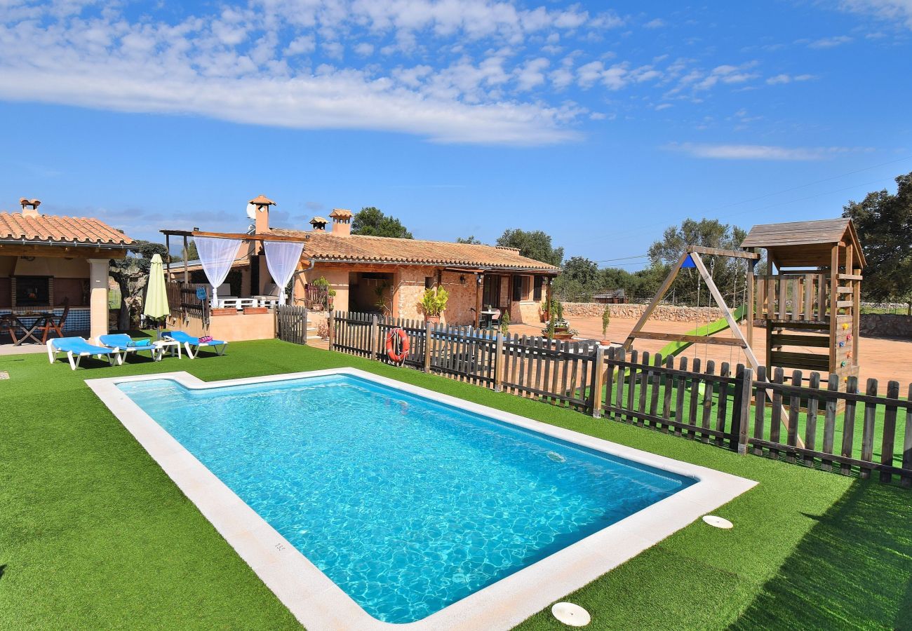 Особняк на Llubi - Son Sitges 139 acogedora finca con piscina privada, zona infantil, terraza y barbacoa