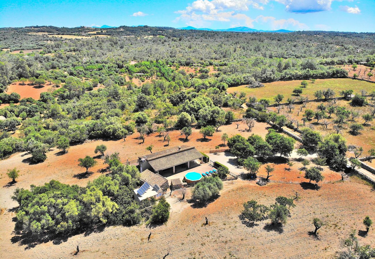 Особняк на Llubi - Son Rossignol 193 finca con piscina privada, gran terraza, barbacoa y WiFi