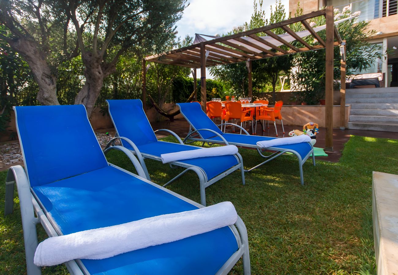 Дом на Алькудия / Alcudia - Villa Isabel 206 fantástica villa con piscina privada, aire acondicionado, barbacoa y jacuzzi