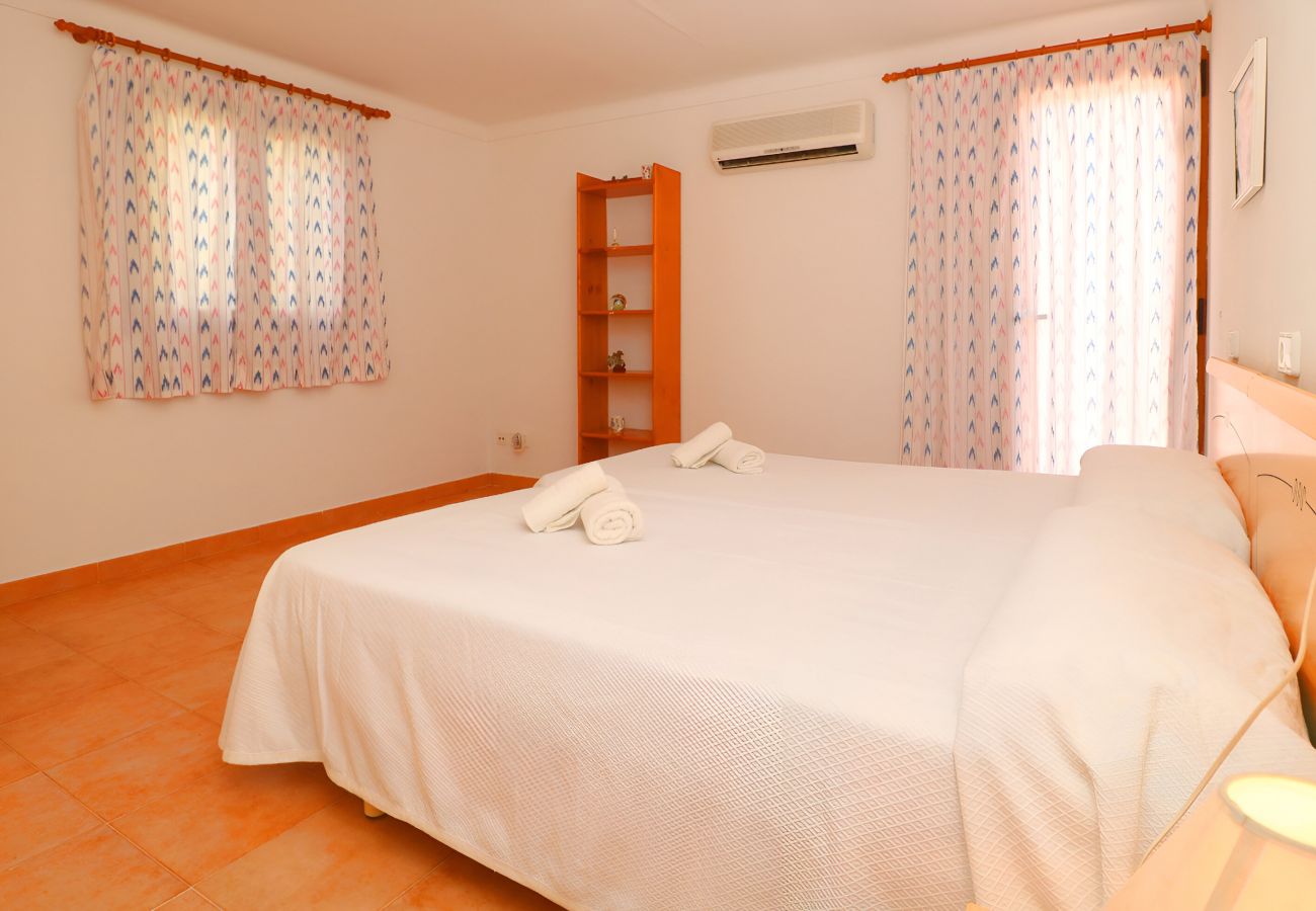 Особняк на Campos - Sa Pedrera 406 fantástica villa con piscina privada, terraza, aire acondicionado y WiFi