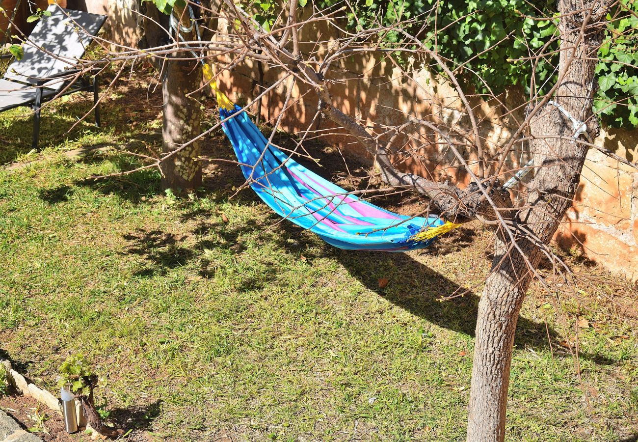 Дом на Muro - Casa de Pueblo 015 con piscina privada, jardín, terraza, barbacoa y WiFi