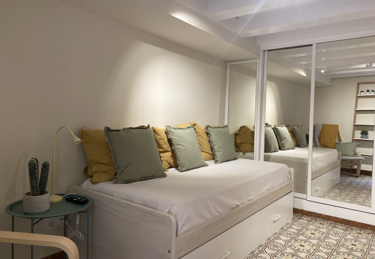 Квартира-студия на Таррагона - TH143 Уютная студия с кондиционером