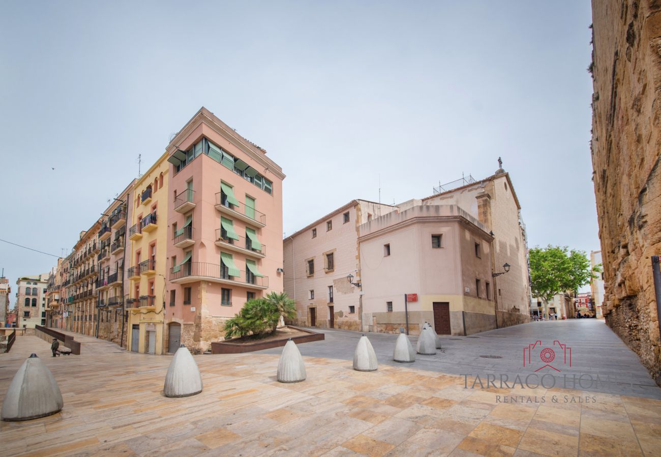 Апартаменты на Таррагона - TH08 Центральная квартира с частным патио в Таррагоне